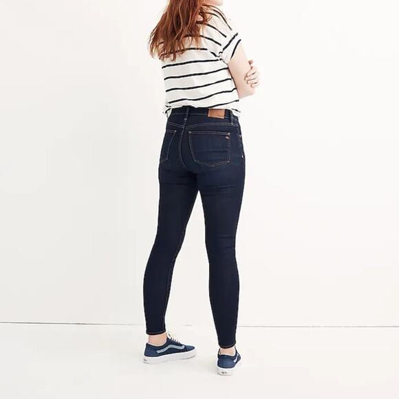 Madewell 9" Mid-Rise Skinny Jeans in Larkspur Wash: TENCEL™ Denim Edition - Picture 2 of 11